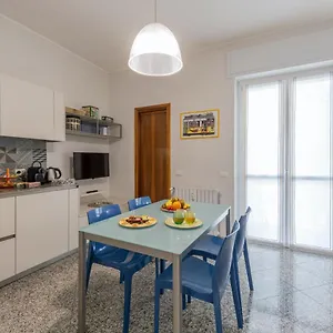 Bnbutler - Stromboli, 22 - Ampio, Luminoso Ed Elegante , Milán Italia