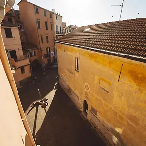 https://a-due-passi-dal-mare-imperia.hotelitalianriviera.com
