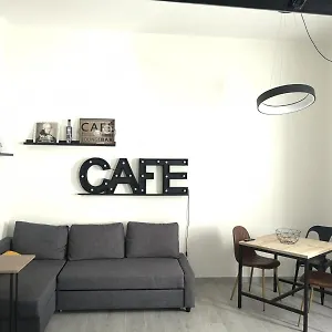 https://aj-lux-apartments.catania-hotels.net